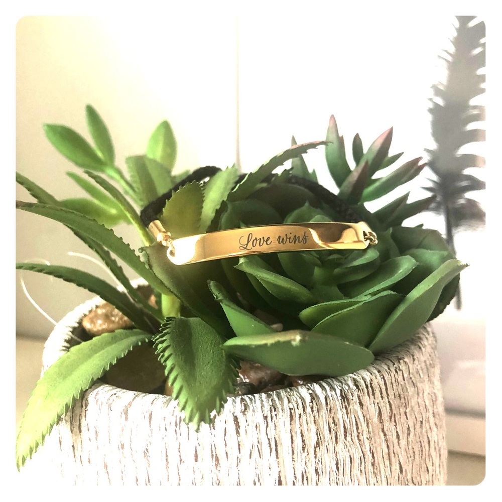 “Love wins” KEEP pulley bracelet